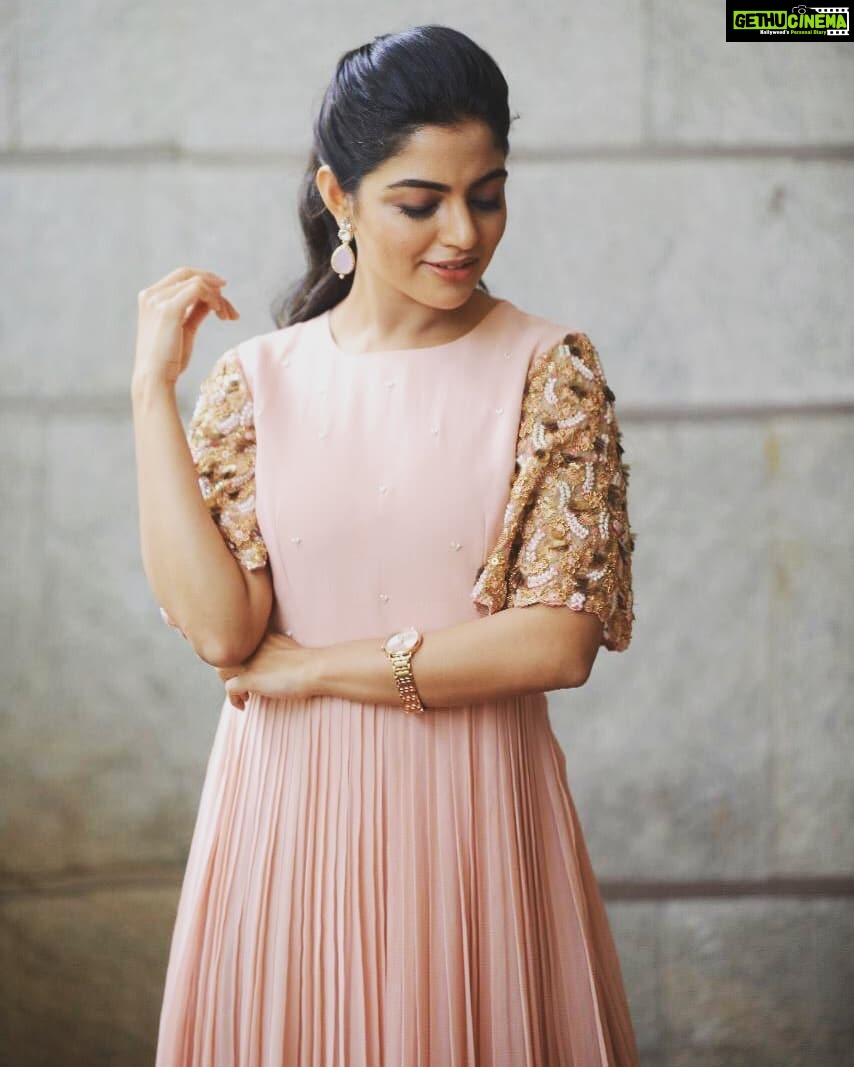 Nikhila Vimal Instagram - Trust me i luv this colour😁 💝 Outfit : @thunnal Jewelery: @antegrasilver styling: @ni_ha_li 📸: @ajmal_photography_