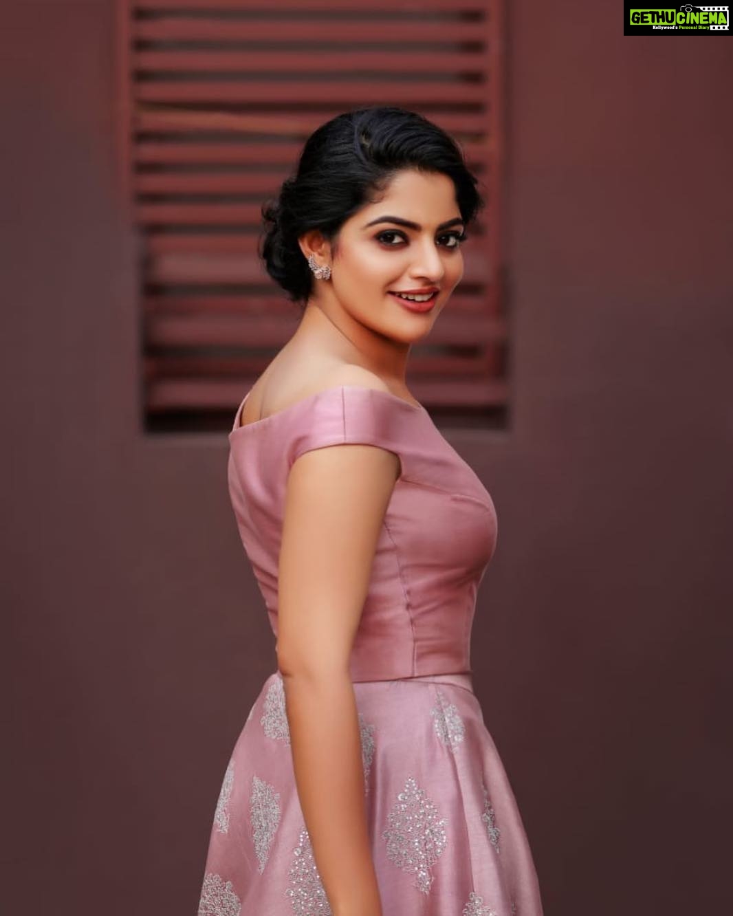 Nikhila Vimal Instagram - 💞 👗 : @paisleestudio 📸: @retheesh_mohan_photography