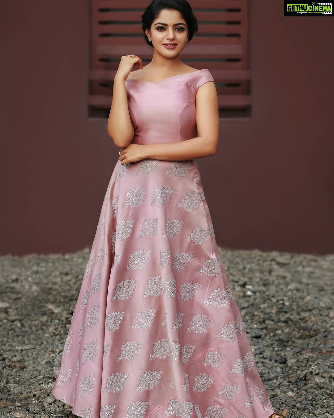 Nikhila Vimal Instagram - 👗: @paisleestudio 📸 : @retheesh_mohan_photography @asaniya_nazrin