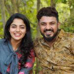 Nikhila Vimal Instagram - Mr.Aangala 😉 @bibingeorge.onair (santhoshayille angale😜) #meranaamshaji#locationvisit