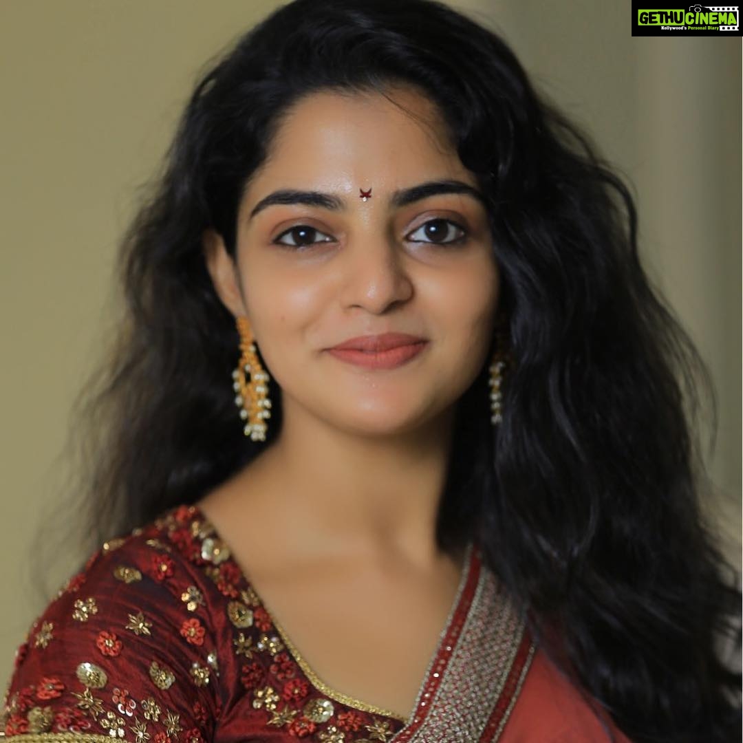 Nikhila Vimal Instagram - @vineesh_vinu_vasu 📸 @essentialchanges sari❤️