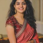 Nikhila Vimal Instagram - 😁😁😁 @vineesh_vinu_vasu photography ❤️saree by @essentialchanges ❤️