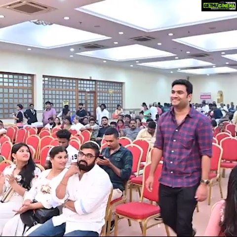 Nikhila Vimal Instagram - Njan prakashan 101 days🤩 capsule cuts 🤓 video,editing:anuetan @anoop.sathyan n shingidikal 🤓 @binoynalanda @cosky_posky @rajivpala1 Abhinayam : @akhilsathyan 😜@anjutk10 @_._d.e.v.u_._ @aparnadas_5 @nikhilavimalofficial 🤓 Special appearance : @nazriyafahadh 💞 #prakashan #sathyananthikad #fahadhfaasil #sethumannarkad #101days ❤️