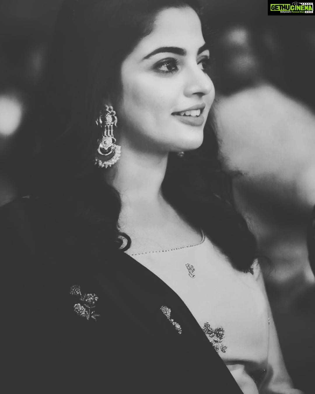 Nikhila Vimal Instagram - More from 20th year celebration of surya❤️ #meranaamshaji #meranaamshajifirstlook #posterlaunch 👗wardrobecourtesy: @thunnal design 💍jewels : antegra collections frm @thunnal Styling: @asaniya_nazrin 📸 : @arif_ak_photography