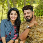 Nikhila Vimal Instagram - Mr.Aangala 😉 @bibingeorge.onair (santhoshayille angale😜) #meranaamshaji#locationvisit