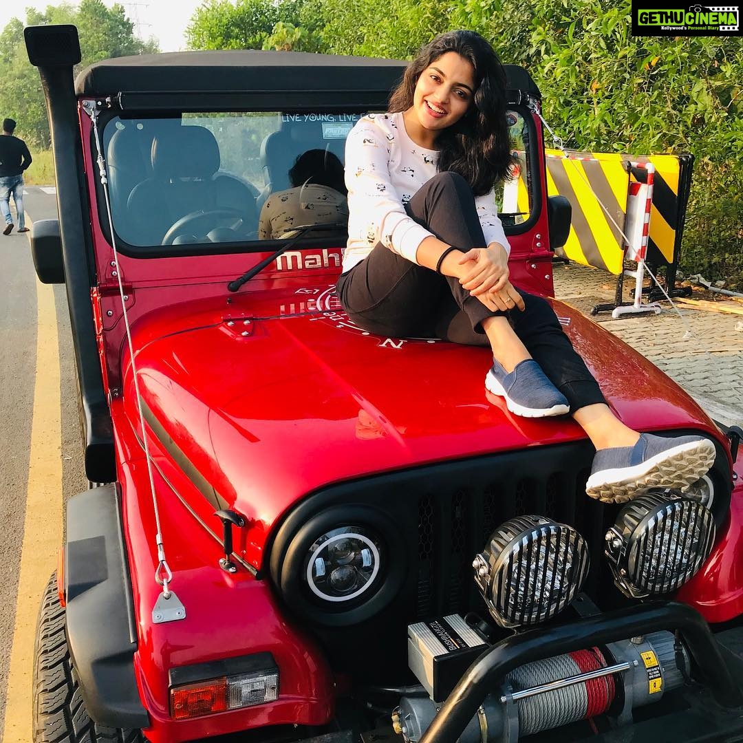 Nikhila Vimal Instagram - Light up ur day❤️ #morningvibes #thaar