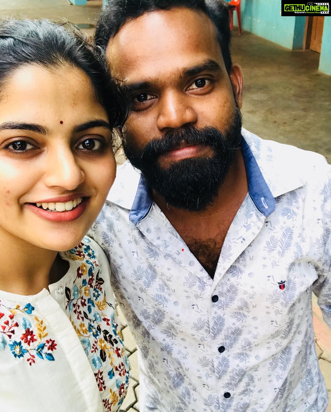 Nikhila Vimal Instagram - ❤️❤️❤️ #thambran#muraliettan#kunjunnichetan#akhiletan#binoyetan #coskyposky#njanprakashan#packupdayslfies