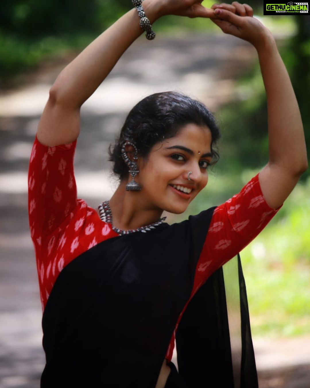 Nikhila Vimal Instagram - Final set🙈🙈🙈 @akhilavimal photography ❤️😘❤️😘