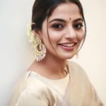 Nikhila Vimal Instagram – Whatever is good for your soul, do that🌸
📸: @pranavraaaj 
 🥻: @labelmdesigners 
💍: @pureallure.in 
💄: @_femy_antony_ 
🥻💍: @sabarinathk_