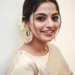 Nikhila Vimal Instagram - Whatever is good for your soul, do that🌸 📸: @pranavraaaj 🥻: @labelmdesigners 💍: @pureallure.in 💄: @_femy_antony_ 🥻💍: @sabarinathk_