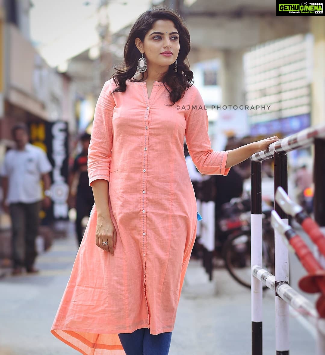 Nikhila Vimal Instagram - @ajmal_photography_