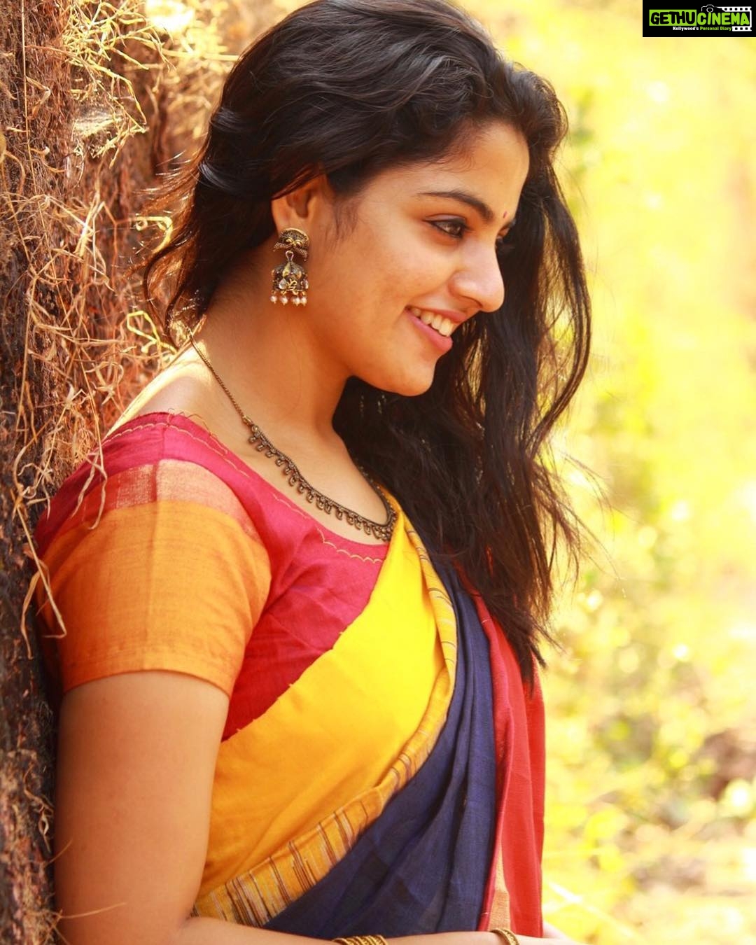 Nikhila Vimal Instagram - May the spirit of Holi leave u drenched with joy❤️😍