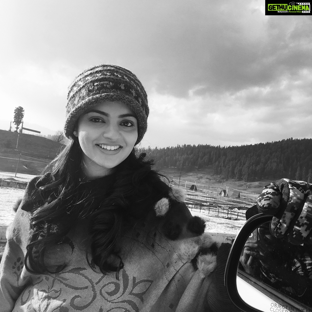 Nikhila Vimal Instagram - #tb to Kashmir days..❤️❤️