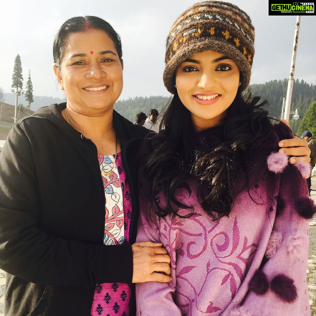 Nikhila Vimal Instagram - #tb to Kashmir days..❤️❤️