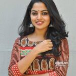Nikhila Vimal Instagram - 😇