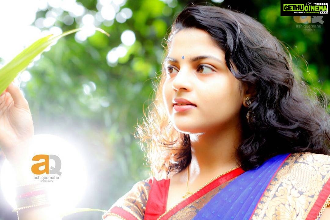 Nikhila Vimal Instagram - Throwback#candid#oldie🙈