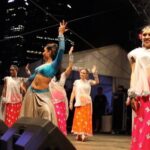 Pallavi Sharda Instagram - One of my most memorable live performance moments… Melbourne erupting at #WhiteNight when I performed this classic song which was originally sung by the great #LataMangeshkar with the @jhoombollywood dancers in my home town. We grew up on her, each and every one of us - on and off stage that night. Her contribution to who we are as a movie and music loving people is indelible. Thank you Lata Ji 🙏🏽
