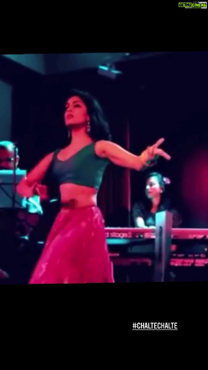 Pallavi Sharda Instagram - Some moons ago I performed on Mumbai’s iconic Blue Frog stage with @mikey_mccleary’s #Bartender gang to their cover rendition of Lata Ji’s evergreen #ChalteChalte….