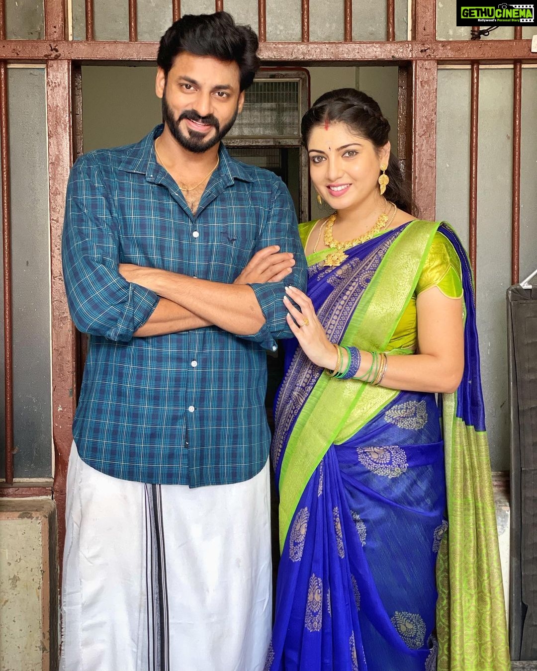 Papri Ghosh Instagram - Happy birthday @naresheswar Wish you many more happy returns of this day! Be happy always π My saree @cyn.thiacollections #happybirthday #birthday #birthdaywishes #naresheswar #paprighosh #pandavarillam #kuttykayal #suntv #serial #actor #actress @suntv