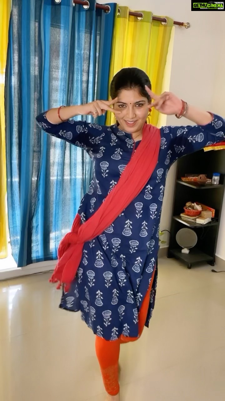 Papri Ghosh Instagram - Dual music challenge! Really enjoyed it 💃 u too try to match the beat 🥁 #trending #beats #music #folk #kuthudance #semiclassical #dance #dancechallenge #tamil #songs #paprighosh #pandavarillam #kayal #serial #actress #enjoy #fun #tryit