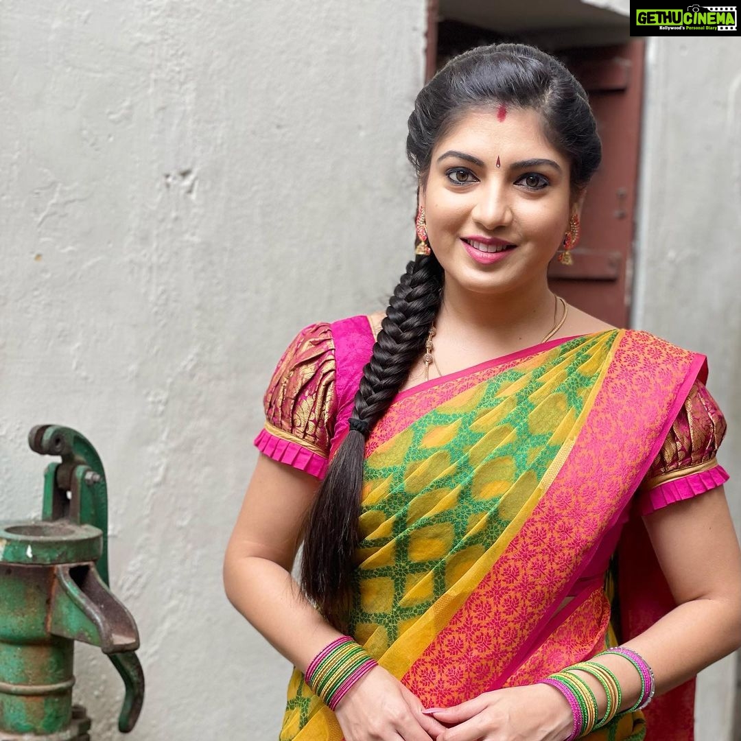 Papri Ghosh Instagram - Happy Onam🙏 Saree from @preethi_sarees_collection_ #paprighosh #pandavarillam #kayal #suntv #serial #actress #heroine #onam #saree #nareshclick