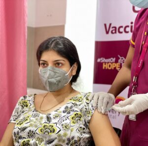 Papri Ghosh Instagram - Today I took my Shot Of HOPE- VACCINE. U too please get vaccinated 🙏

#paprighosh #vaccinationdone✔️ #ᴠᴀᴄᴄɪɴᴇssᴀᴠᴇʟɪᴠᴇs #vaccinated #getvaccienated #covaxin #fightcorona #covid_19 #corona #protectyourself #shotofhope @suntv