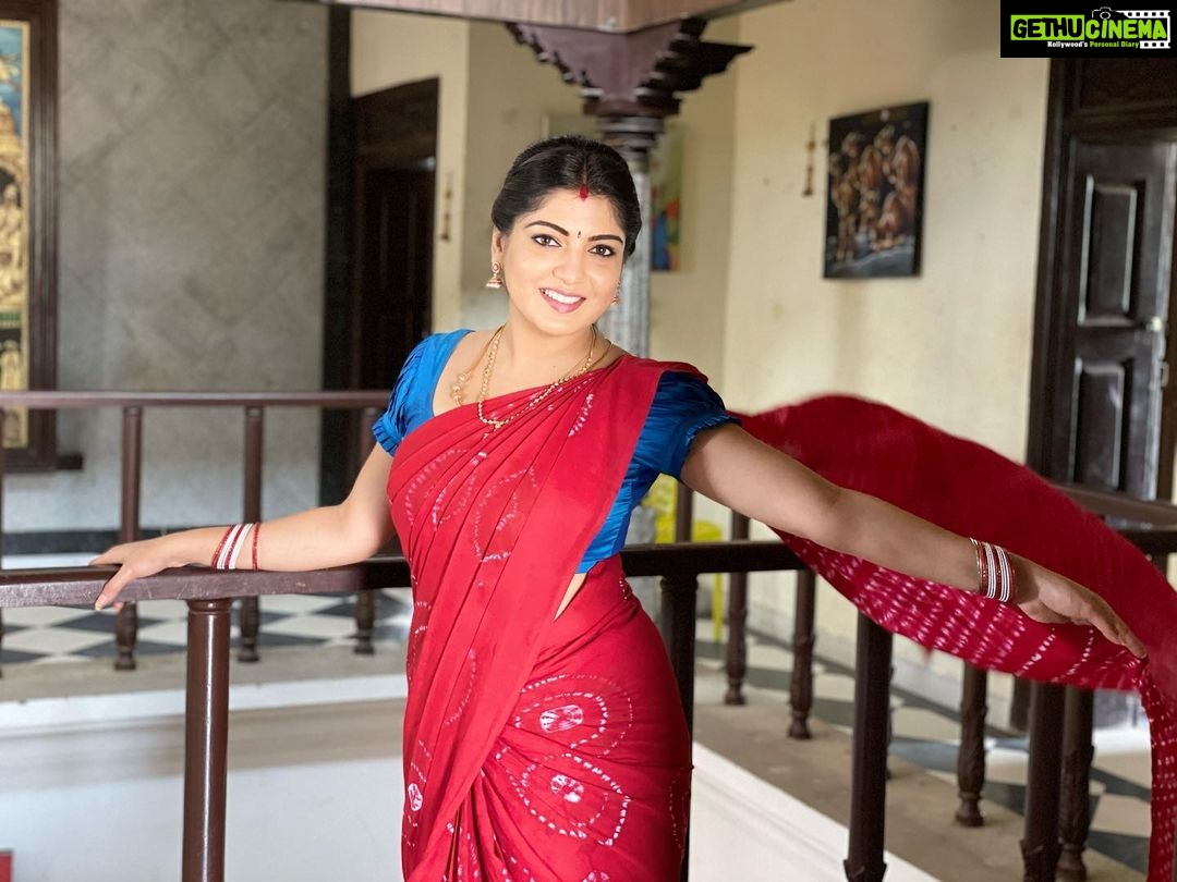 Papri Ghosh Instagram - Summer is here! Time for comfortable cotton sarees Saree @shop_mfash #takenby @naresheswar #nareshclick #paprighosh #pandavarillam #kayal #suntv #cottonsaree #comfortable #comfortablefashion #ootd #redsaree #serial #actress #actresslife #serialactress #suntvserial @suntv