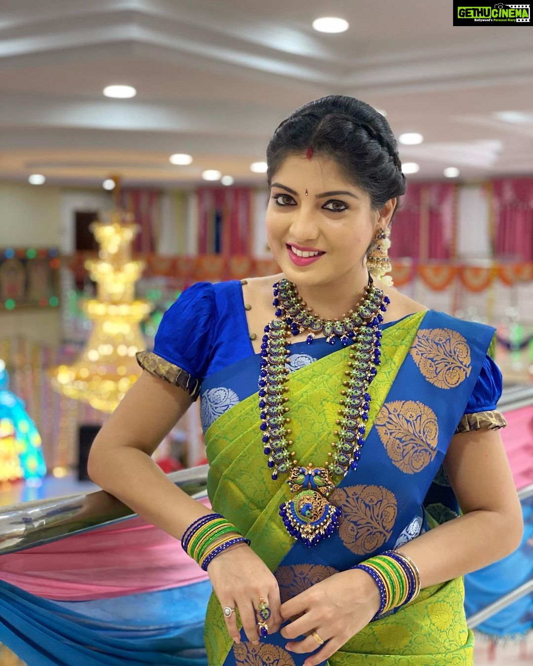 Papri Ghosh Instagram - When you are ready to dress up, God gives you occasion to celebrate π Saree @_cindrellas_closet Jewellery @kayels_creations Blouse @adhya_vyshnavee #takenby @naresheswar @nareshclick @suntv #terracotta #terracottajewellery #greensaree #pattusaree #blue #paprighosh #pandavarillam #suntv #suntvserial #tamilserial #serialactress #actress