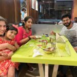 Papri Ghosh Instagram – We were all celebrating a month back; but now carefully sitting inside our homes with all precautions. Stay safe!

With @naresheswar & his cute family Aiswarya and Janani 

#familyfriends #bestfriends #dinner #dineout #restaurant #cutebaby #lovelycouple #colorful #smilemore #staysafe #stayhealthy #stayhappy 
#suntv #pandavarillam #serial #actress #paprighosh #actor #naresheswar #kuttykayal