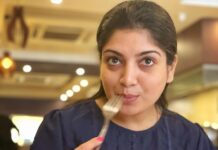 Papri Ghosh Instagram - Apple company knew that their phone will become our main food. Perfect name!!!! #lunch #dineout #restaurant #appleiphone #apple #phoneaddict #foodie #starter #grill #protein #nonveg #paprighosh #pandavarillam #suntv #actress #serial #serialactress #nomakeup #eathealthy