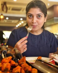 Papri Ghosh Instagram - Apple company knew that their phone will become our main food. Perfect name!!!! #lunch #dineout #restaurant #appleiphone #apple #phoneaddict #foodie #starter #grill #protein #nonveg #paprighosh #pandavarillam #suntv #actress #serial #serialactress #nomakeup #eathealthy
