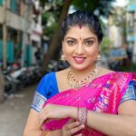 Papri Ghosh Instagram – Let’s get dressed up for Diwali 
@chennai_jazz @luxefashion_jewellery 

#paprighosh #pandavarillam #happydiwali #suntv #serial #actress #kayal #deepavali