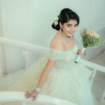 Papri Ghosh Instagram - Feeling like princess 😊😃 PC @studio_livfe @karthi_manoharan Outfit @diadembridal Jewellery @chennai_jazz MUA @makeupbyyesu #princess #photoshoot #gown #whitegown #weddinggown #smile #hairstyle #lightmakeup #diamondjewelry #flowerbouquet #pandavarillam #kayal #paprighosh #serialactress #actress #tamilserial