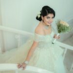 Papri Ghosh Instagram – Feeling like princess 😊😃 

PC @studio_livfe @karthi_manoharan 
Outfit @diadembridal 
Jewellery @chennai_jazz 
MUA @makeupbyyesu 

#princess #photoshoot #gown #whitegown #weddinggown #smile #hairstyle #lightmakeup #diamondjewelry #flowerbouquet #pandavarillam #kayal #paprighosh #serialactress #actress #tamilserial