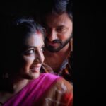 Papri Ghosh Instagram - Play with light but don’t be in the dark #light #shadow #halflight #smile #bepositive #couplegoals #couplephotoshoot #onscreencouple #paprighosh #naresheswar #pandavarillam #kuttykayal #kayal #suntv @suntv @naresheswar