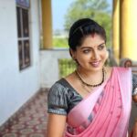 Papri Ghosh Instagram – R u still at #home ? Look outside! The #world is waiting for #you 

#paprighosh #pandavarillam #kayal #suntv #smilingface #myfavoritepink #pinksaree #blackornaments #shootingspot #offscreenphotosession #actorslife #tamilserial #actress #simplicity #naturelover 
#pc @naresheswar #naresheswar
 @suntv