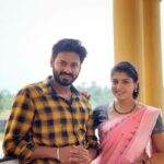 Papri Ghosh Instagram - #simplicity has its own #beauty #paprighosh #pandavarillam #kuttykayal #naresheswar #kayal #suntv #pinksaree #blackornaments #checkshirts #onscreencouple #actorslife #offscreenbesties #shootingspot #naturelovers #background @suntv