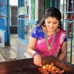 Papri Ghosh Instagram - Feeling #devotional in #temple #paprighosh #pandavarillam #kayal #suntv #tamilserialactress #actress #serial #offscreen #photoshoot #light #deepam #pink #pattusaree #saree #jimikkikammal #terakota #necklace #myfavorite #lordkrishna #design Jewels by @kayels_creations #takenby @naresheswar @suntv