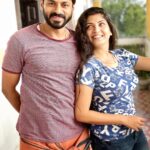 Papri Ghosh Instagram - Too #focused to #pose -can’t #distract him #paprighosh #candid #onscreen #couple #offscreen #bestie #morningvibes #smile #indowestern #top #jeans #nomakeup #pandavarillam #kuttykayal #kayal #naresheswar @naresheswar @suntv