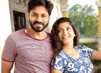 Papri Ghosh Instagram - Too #focused to #pose -can’t #distract him #paprighosh #candid #onscreen #couple #offscreen #bestie #morningvibes #smile #indowestern #top #jeans #nomakeup #pandavarillam #kuttykayal #kayal #naresheswar @naresheswar @suntv