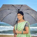 Papri Ghosh Instagram - #posing with #umbrella @vgp_universal_kingdom #beach PC @naresheswar 📸 #paprighosh #beachvibes #waves #greensaree #jhimkikammal #naturelover #windy #sunnyday #pandavarillam #kayal #serial #actress #offscreen #fun @suntv