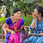 Papri Ghosh Instagram – She hates me for making her #laugh #always -even for #photo @elakiyactress 
PC @naresheswar 📸

#pandavarillam #kayal #maheshwari #nayagi #kanmani #sumathi #offscreen #paprighosh @suntv