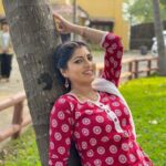 Papri Ghosh Instagram – After a long #time #shooting in #kurti for #pandavarillam #serial 😃

#kayal #paprighosh #afternoon #nature @suntv #takenby @naresheswar