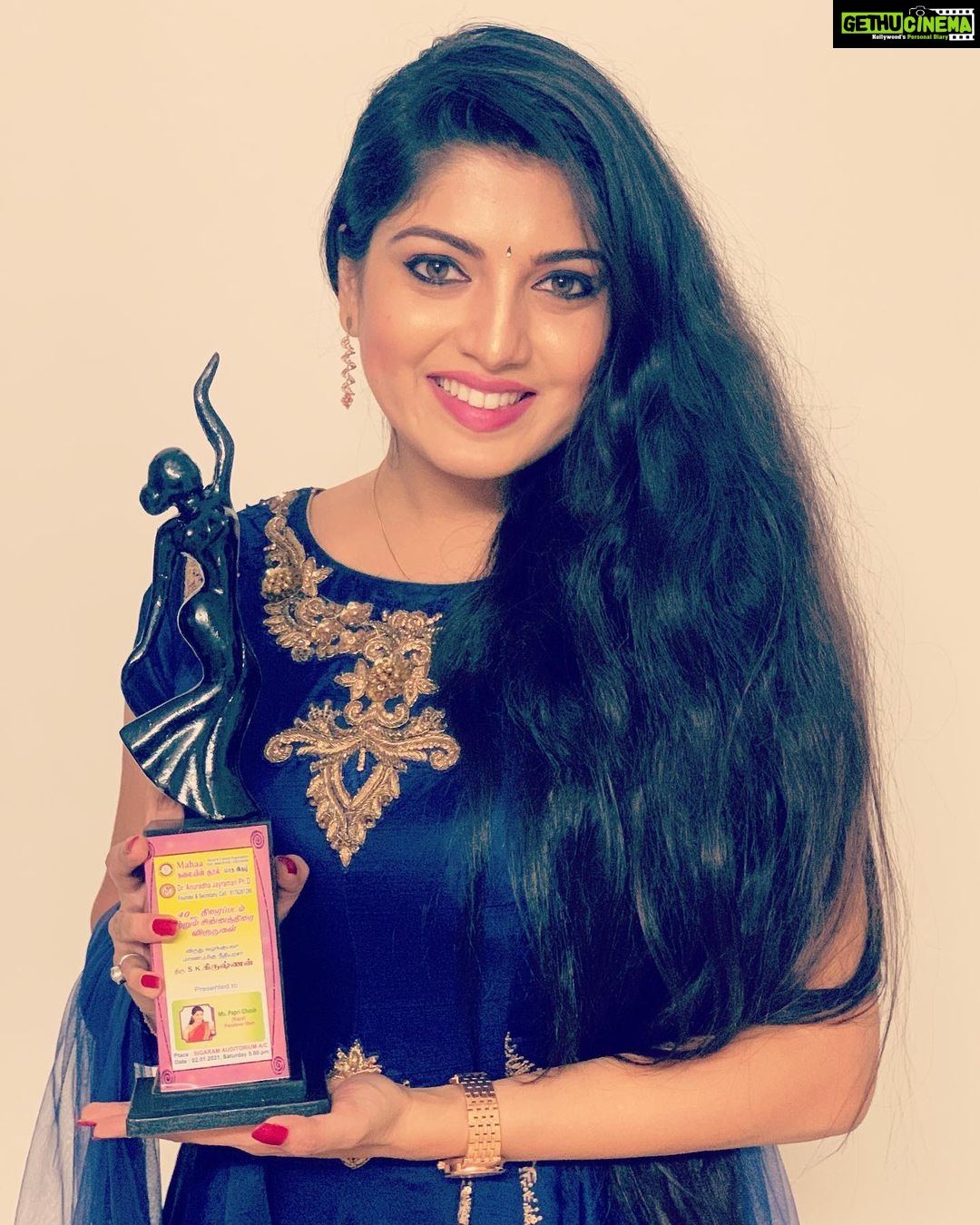 Papri Ghosh Instagram - Last night #smile didn’t leave my #face till I slept off because of the #lovely #response I got along with this #award #paprighosh #beinghappy #beingloved #awardnight #award2021 #achievement #kayal #pandavarillam #actress @suntv