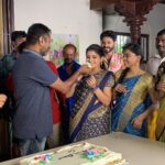 Papri Ghosh Instagram - Pandavar illam crossing 300episodes #pandavarillam #suntv #kayal #kuttykayal #paprighosh #celebration