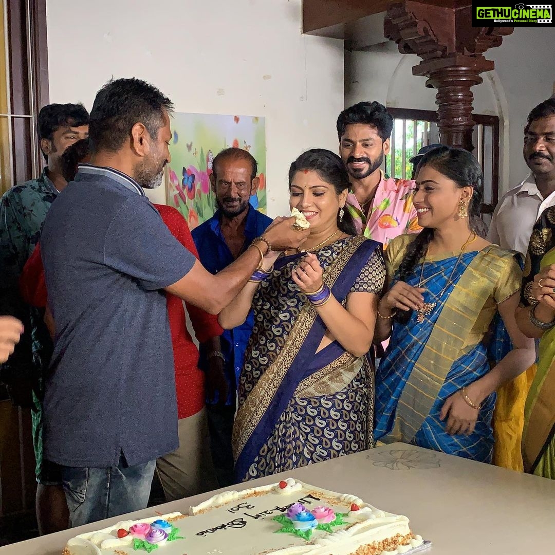 Papri Ghosh Instagram - Pandavar illam crossing 300episodes #pandavarillam #suntv #kayal #kuttykayal #paprighosh #celebration