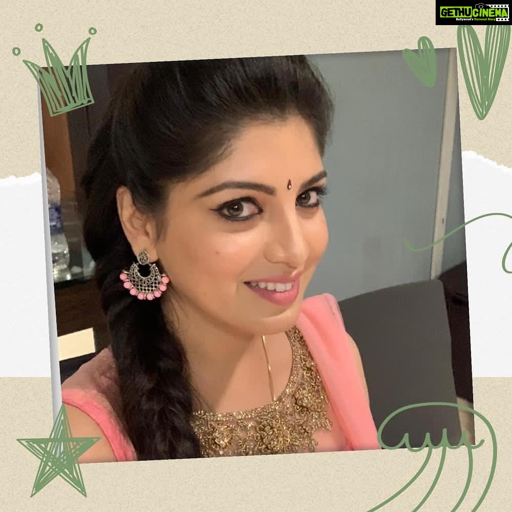 Papri Ghosh Instagram - Perfect pink😍 #paprighosh #pink #dress #suntv #specialshow #pandavarillam #kayal #selfie @suntv