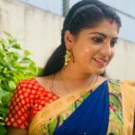 Papri Ghosh Instagram - Inner glow makes the photo perfect😊 Clicked by @naresheswar #pandavarillam #kayal #paprighosh #suntv #kuttykayal #nature #innerglow #bluesaree