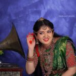 Papri Ghosh Instagram - Listen to the festive rhythm 🎶 Durga puja has started Suvo #mahasasthi #happy #navaratri Makeup @aarthimakeoverartistry Jewelry @sagunthalajeweller Bridal blouse @j2fashions PC @moonlightstudio.77 @r_photography Editor @valentino_prabu