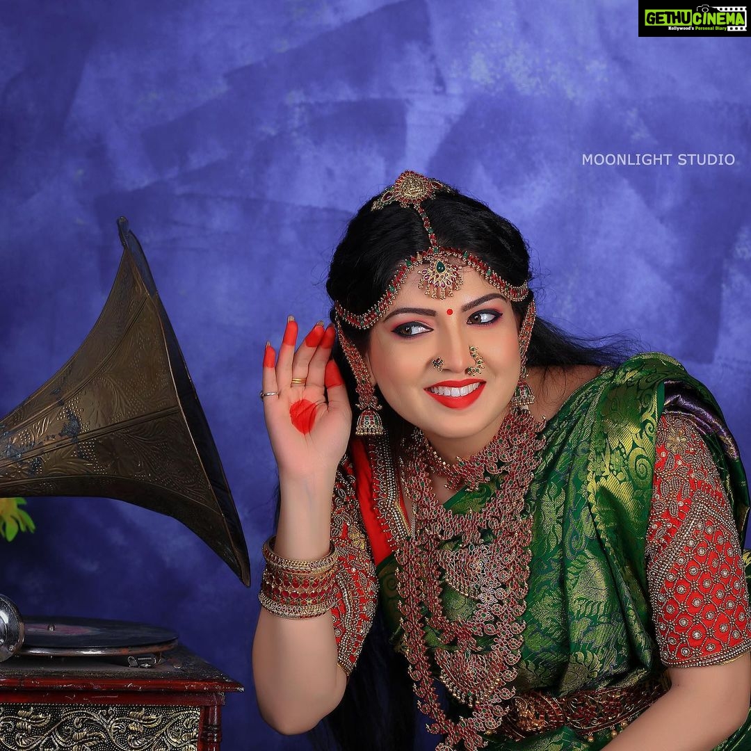 Papri Ghosh Instagram - Listen to the festive rhythm 🎶 Durga puja has started Suvo #mahasasthi #happy #navaratri Makeup @aarthimakeoverartistry Jewelry @sagunthalajeweller Bridal blouse @j2fashions PC @moonlightstudio.77 @r_photography Editor @valentino_prabu